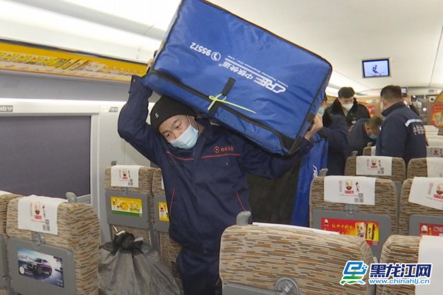 龙江产品“坐着”火车“走出去” 哈铁“双11”电商黄金周快件运输启动